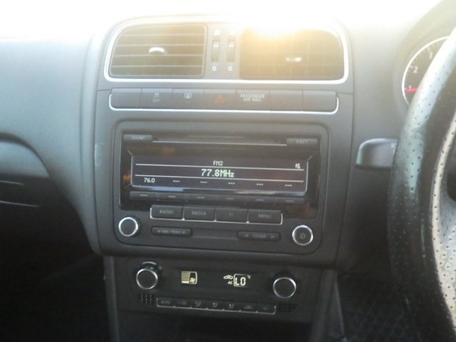 VOLKSWAGEN POLO 2011 Image 22