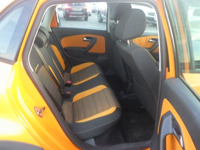 VOLKSWAGEN POLO 2011 Image 25