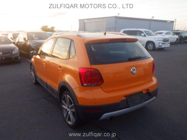 VOLKSWAGEN POLO 2011 Image 9