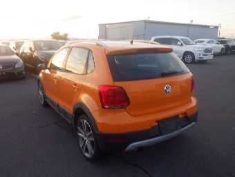 VOLKSWAGEN POLO 2011 Image 3