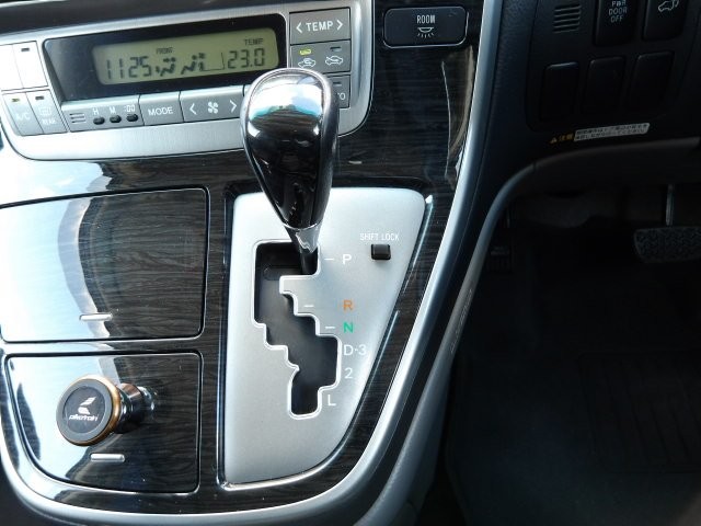 TOYOTA ALPHARD 2006 Image 20