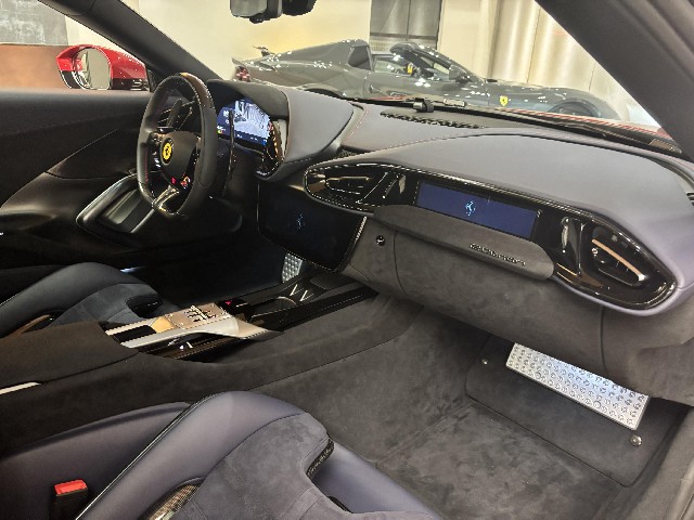 FERRARI 12 CILINDRI 2025 Image 28