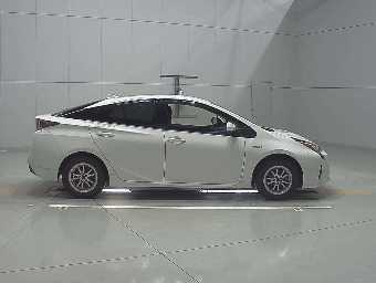 TOYOTA PRIUS 2018 Image 3