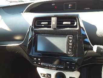 TOYOTA PRIUS 2018 Image 10