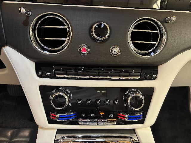 ROLLS ROYCE SPECTRE 2023 Image 40