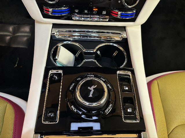 ROLLS ROYCE SPECTRE 2023 Image 41