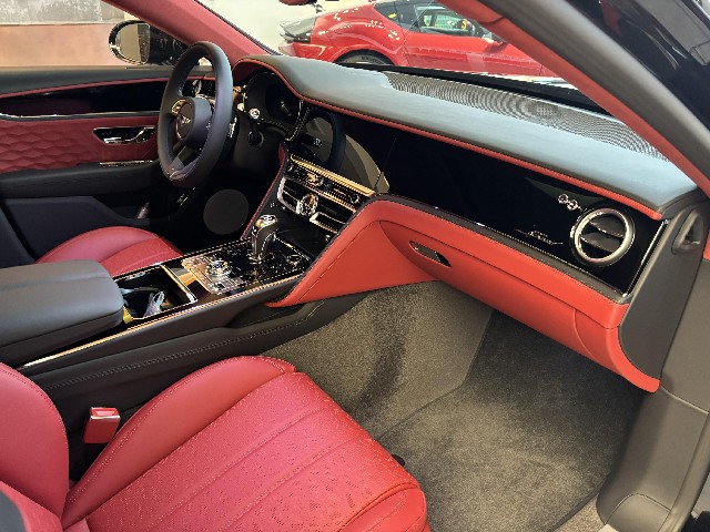 BENTLEY FLYING SPUR 2025 Image 30