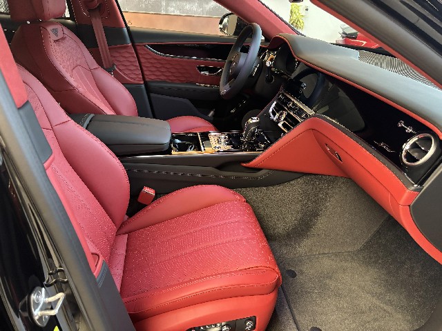 BENTLEY FLYING SPUR 2025 Image 31