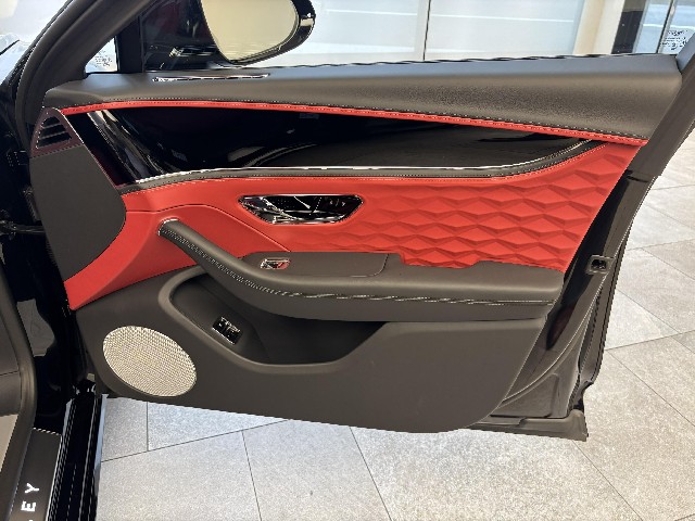 BENTLEY FLYING SPUR 2025 Image 33