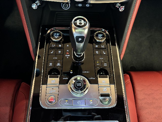 BENTLEY FLYING SPUR 2025 Image 43