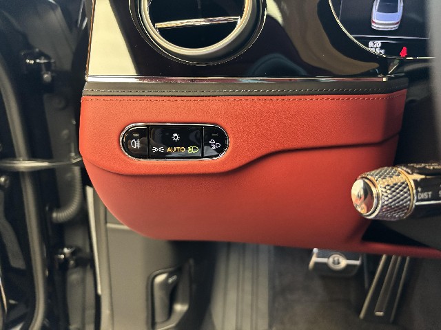 BENTLEY FLYING SPUR 2025 Image 49