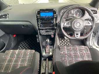 VOLKSWAGEN POLO 2011 Image 4