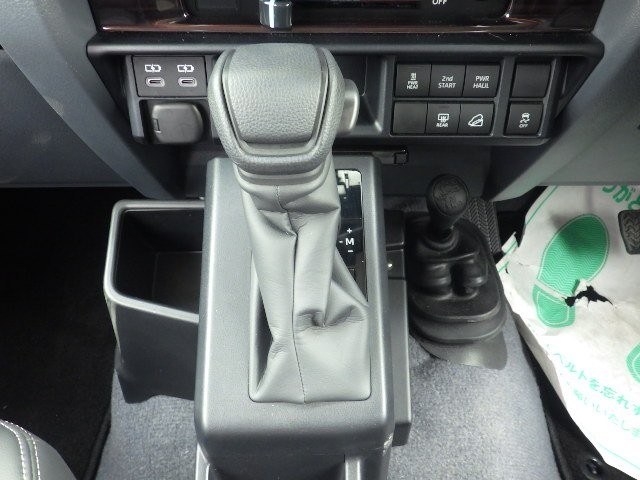 TOYOTA LAND CRUISER 70 2025 Image 21