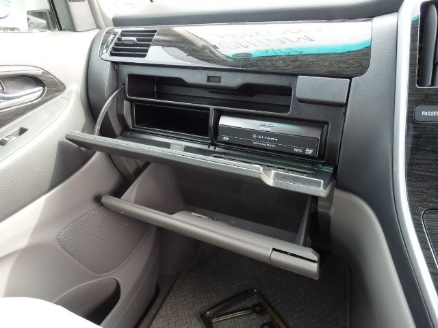 TOYOTA ALPHARD 2006 Image 52