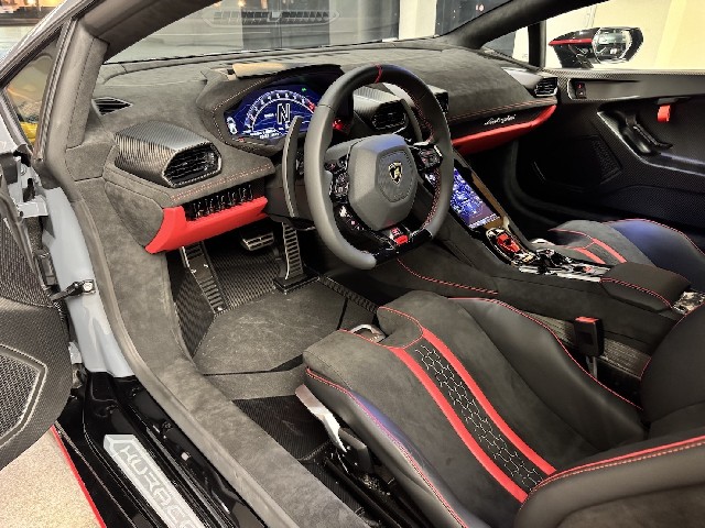LAMBORGHINI HURACAN 2023 Image 32