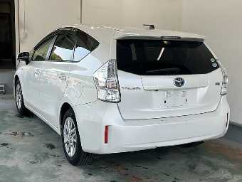 TOYOTA PRIUS ALPHA 2014 Image 2
