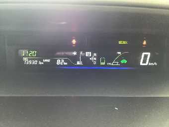 TOYOTA PRIUS ALPHA 2014 Image 8