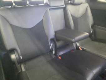 TOYOTA PRIUS ALPHA 2014 Image 9