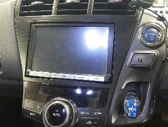 TOYOTA PRIUS ALPHA 2014 Image 10