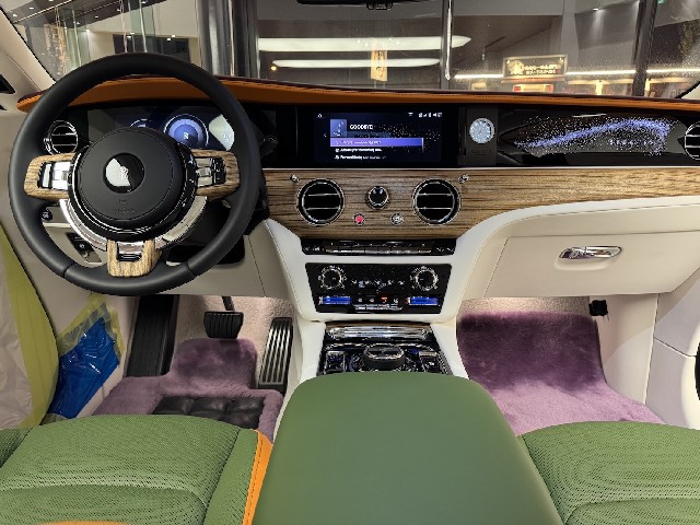 ROLLS ROYCE SPECTRE 2024 Image 38