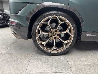 LAMBORGHINI URUS 2025 Image 11