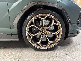 LAMBORGHINI URUS 2025 Image 12