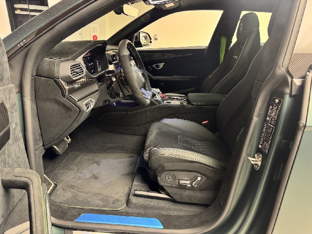 LAMBORGHINI URUS 2025 Image 28