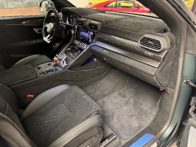 LAMBORGHINI URUS 2025 Image 36
