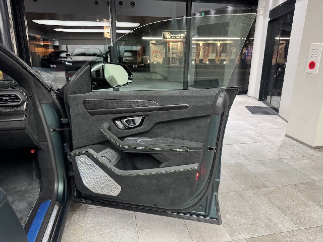 LAMBORGHINI URUS 2025 Image 39