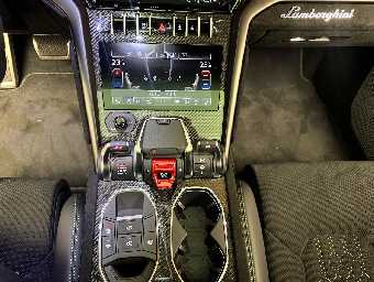 LAMBORGHINI URUS 2025 Image 40