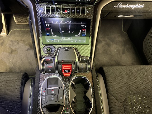 LAMBORGHINI URUS 2025 Image 46