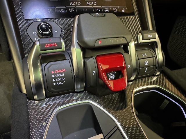 LAMBORGHINI URUS 2025 Image 47