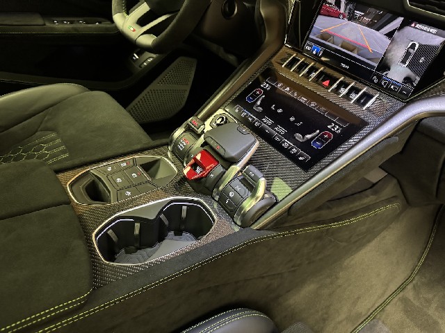 LAMBORGHINI URUS 2025 Image 48