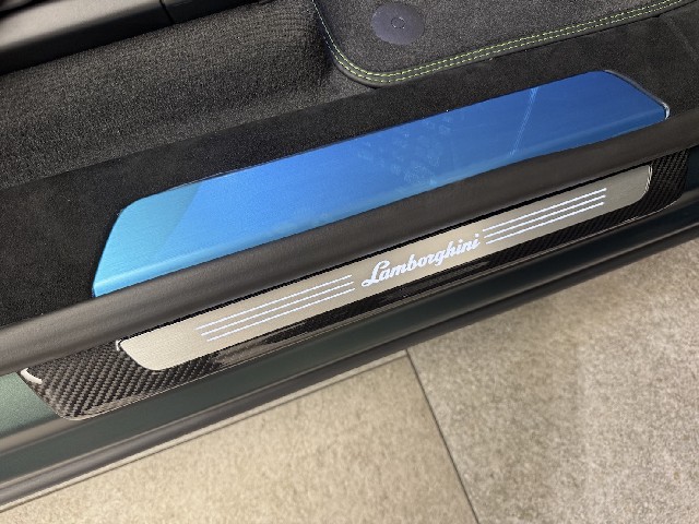 LAMBORGHINI URUS 2025 Image 57