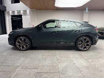 LAMBORGHINI URUS 2025 Image 8