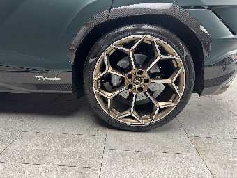 LAMBORGHINI URUS 2025 Image 10