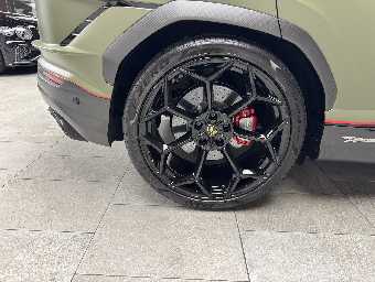 LAMBORGHINI URUS 2025 Image 11