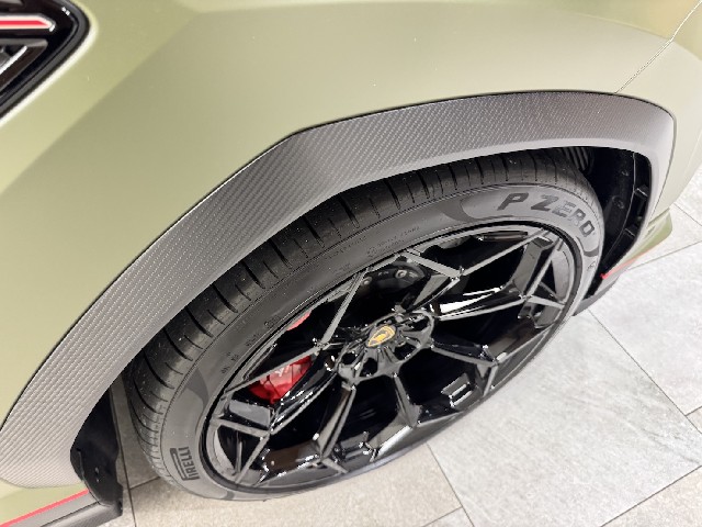 LAMBORGHINI URUS 2025 Image 31