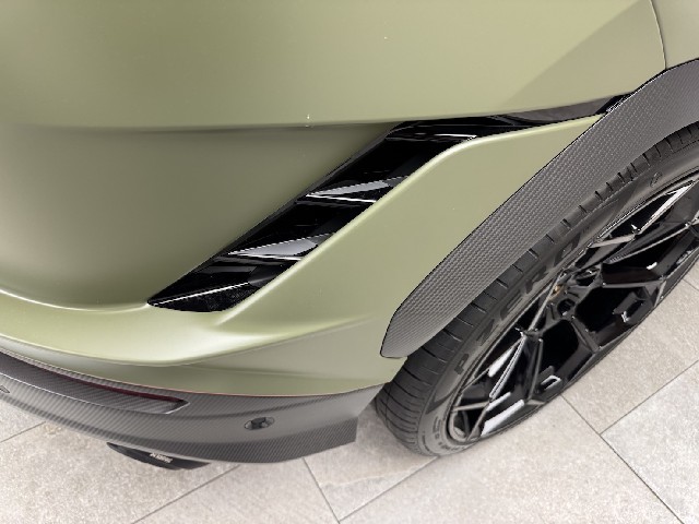 LAMBORGHINI URUS 2025 Image 32