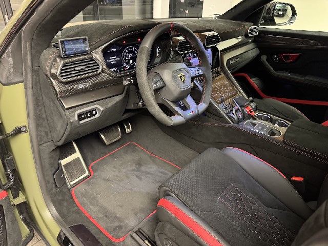 LAMBORGHINI URUS 2025 Image 33