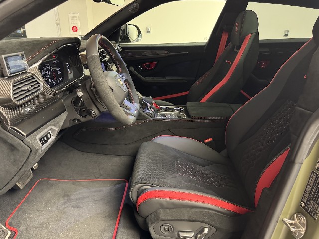 LAMBORGHINI URUS 2025 Image 34