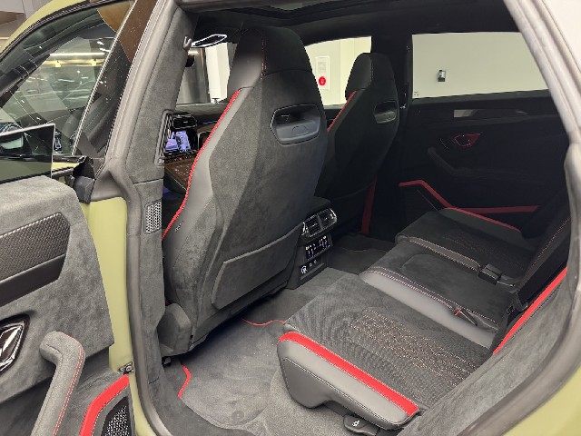 LAMBORGHINI URUS 2025 Image 38