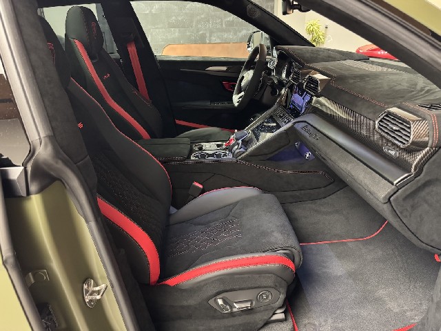 LAMBORGHINI URUS 2025 Image 43