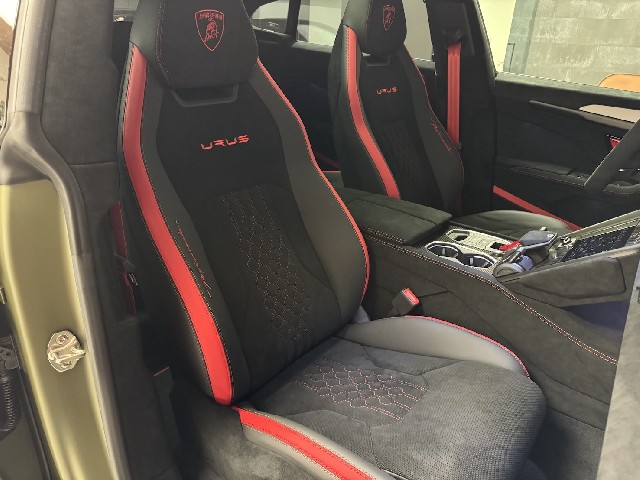 LAMBORGHINI URUS 2025 Image 44