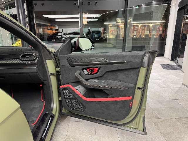 LAMBORGHINI URUS 2025 Image 45