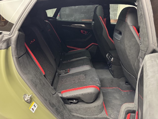 LAMBORGHINI URUS 2025 Image 47