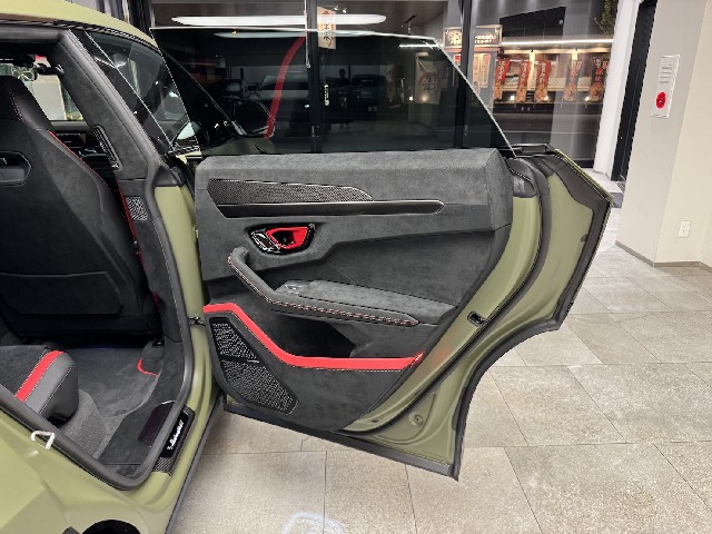 LAMBORGHINI URUS 2025 Image 49