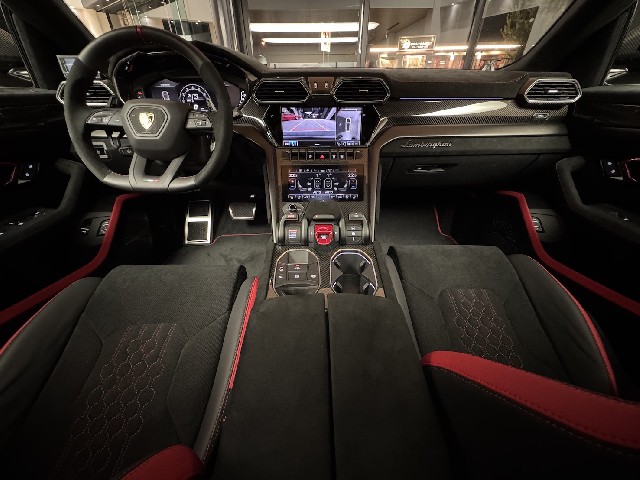 LAMBORGHINI URUS 2025 Image 51