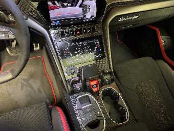 LAMBORGHINI URUS 2025 Image 50