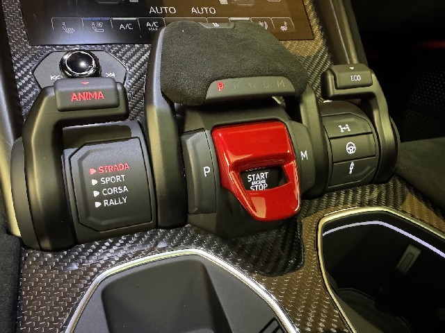 LAMBORGHINI URUS 2025 Image 57